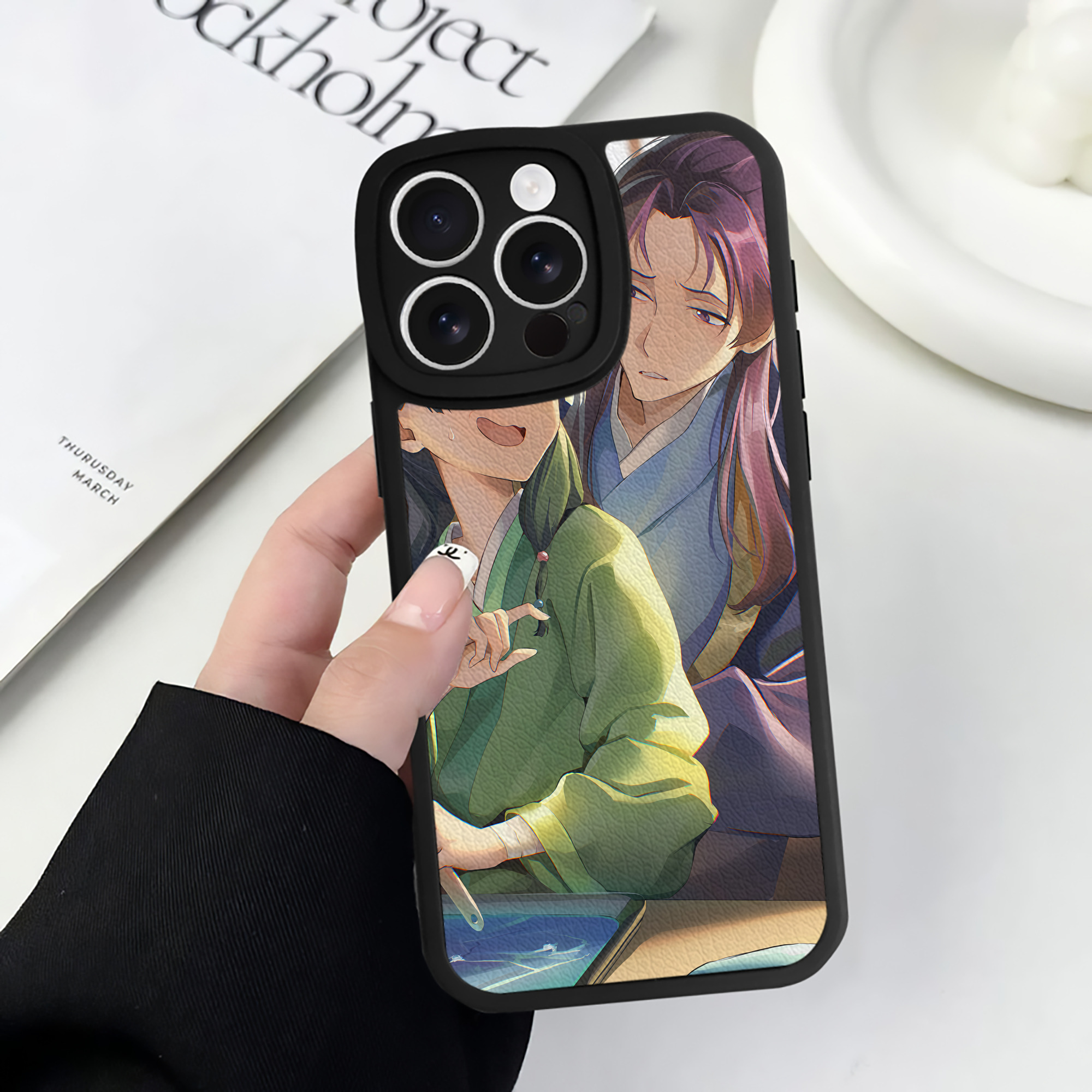 （画像用） 薬屋のひとりごと The Apothecary Diaries 【iPhone 16シリーズ対応】シリコンスマホケース（レザー調） 材質：シリコン